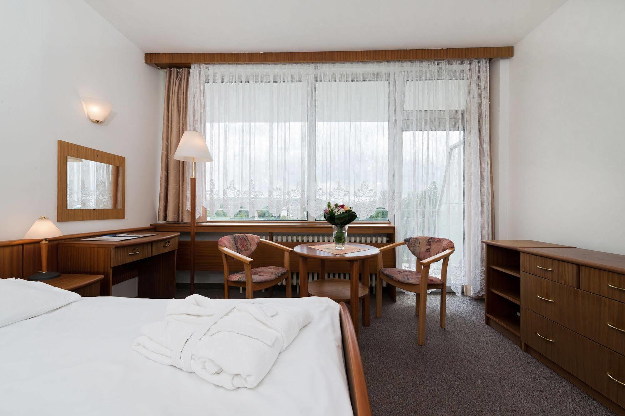 Ensana Splendid Hotel Piest'any Exterior foto